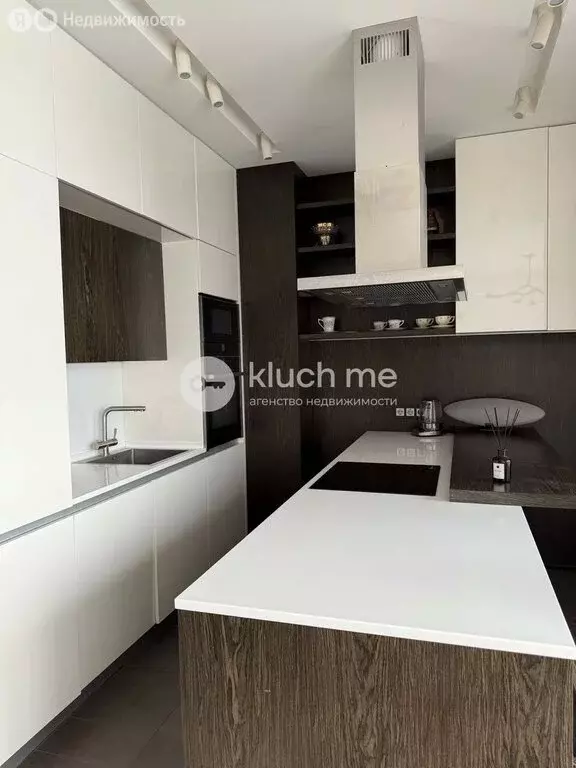 3-комнатная квартира: Казань, улица Тихомирнова, 19 (93 м) - Фото 0