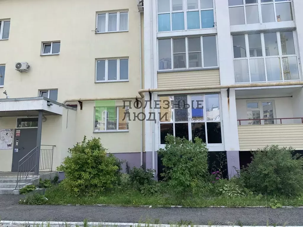 3-к кв. Курганская область, Курган Заозерный жилрайон, 6А мкр, 15к4 ... - Фото 0