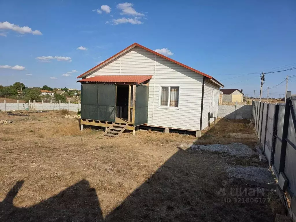 Дом в Крым, Сакский район, с. Суворовское ул. Спутниковая (76 м) - Фото 1