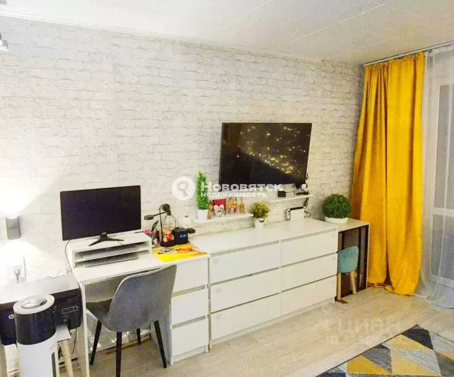 3-к кв. Кировская область, Киров ул. Опарина, 11 (50.6 м) - Фото 1