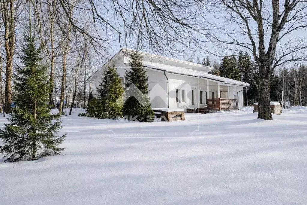Дом в Ленинградская область, Кингисеппский район, Усть-Лужское с/пос, ... - Фото 1