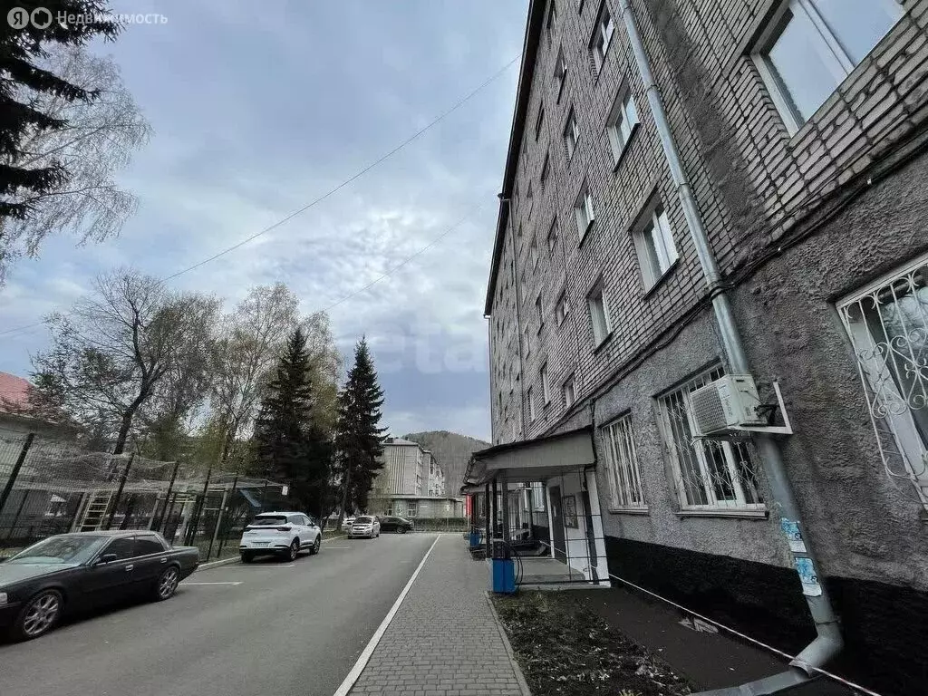 3-комнатная квартира: Горно-Алтайск, Коммунистический проспект, 56 ... - Фото 0