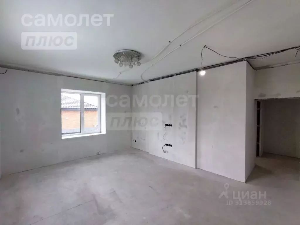Дом в Оренбургская область, Оренбургский район, с. Нежинка ул. ... - Фото 0