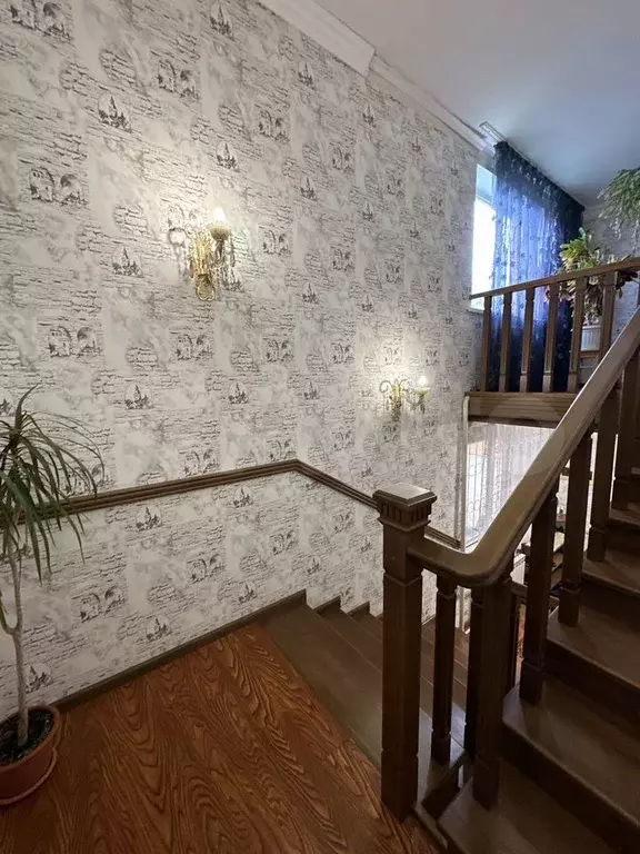 Комната 50 м в 1-к., 2/2 эт. - Фото 1