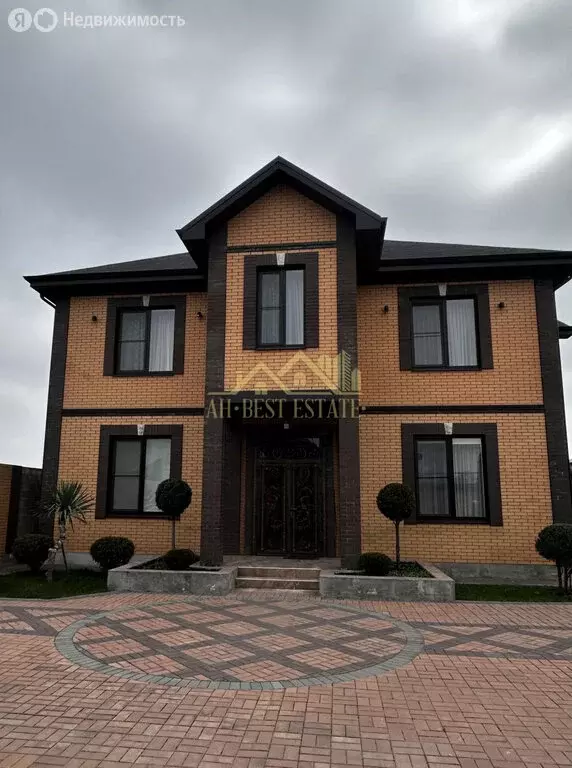 Дом в село Гизель, улица Зои Пхалаговой (350 м) - Фото 1