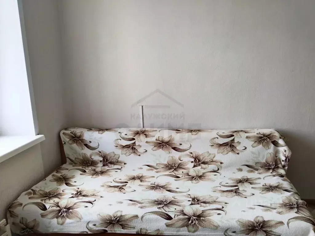 Комната Калужская область, Калуга ул. Платова, 40 (13.0 м) - Фото 0