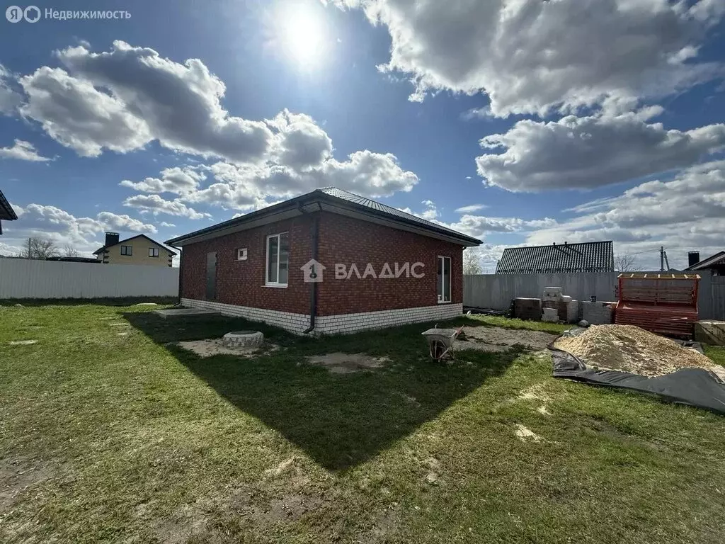 Дом в село Новая Усмань, микрорайон Радуга, Хвойная улица (102 м) - Фото 1