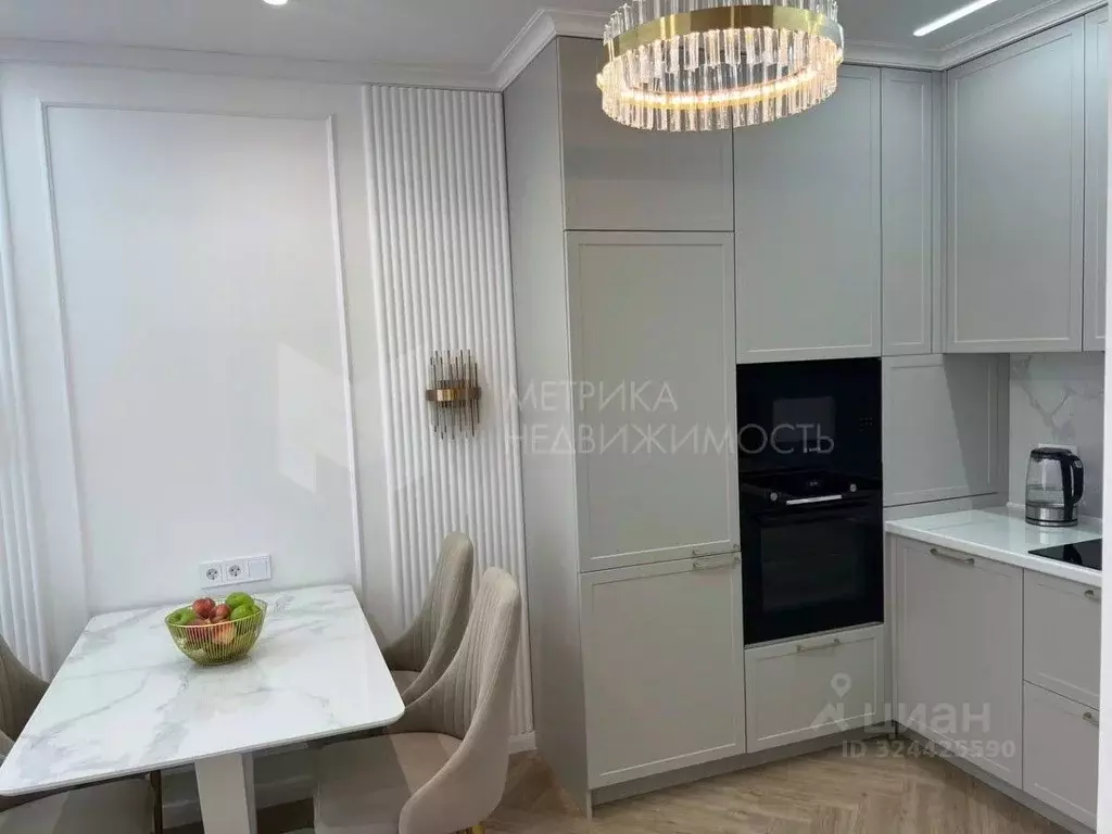 3-к кв. Тюменская область, Тюмень ул. 50 лет Октября, 57Бк2 (82.0 м) - Фото 1