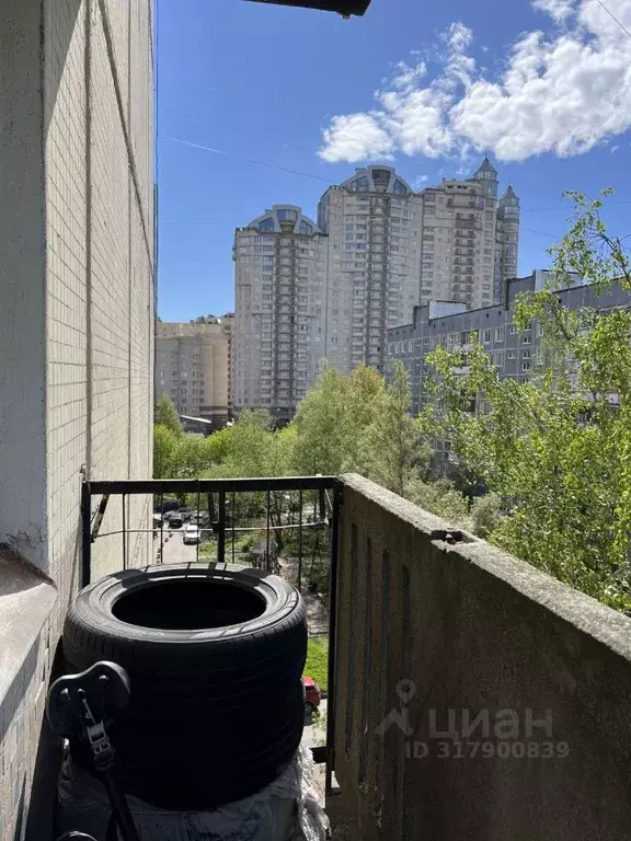 4-к кв. Санкт-Петербург ул. Есенина, 18К1 (73.8 м) - Фото 0