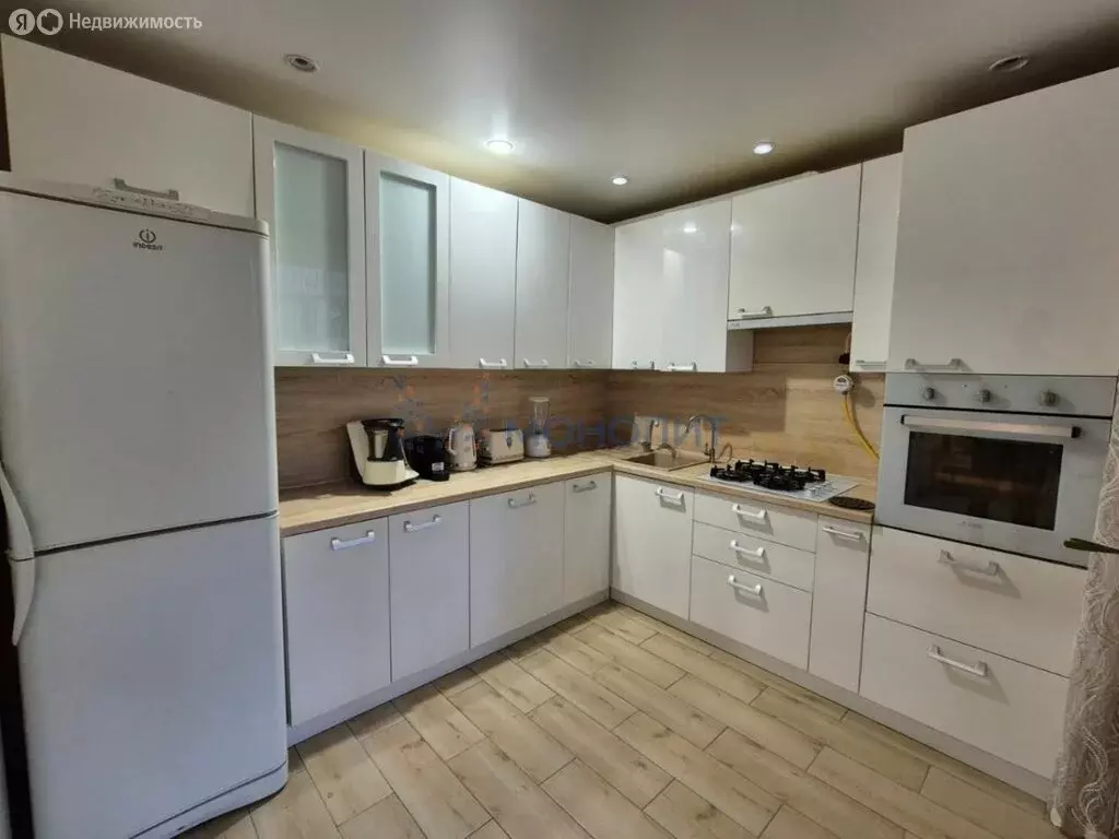 3-комнатная квартира: Чебоксары, улица Ахазова, 3 (72.6 м) - Фото 1