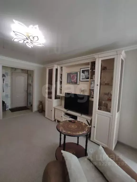 2-к кв. Омская область, Омск просп. Космический, 32 (47.0 м) - Фото 1