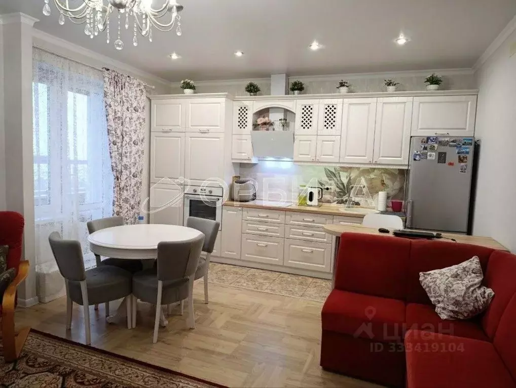 1-к кв. Тюменская область, Тюмень ул. Парада Победы, 9 (49.0 м) - Фото 2