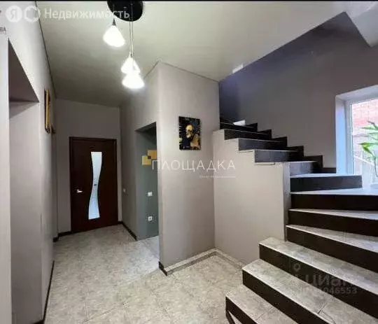 Дом в Ростов-на-Дону, улица Вавилова (240 м) - Фото 1