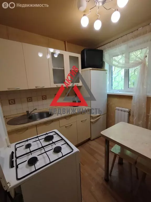 3-комнатная квартира: Каменск-Уральский, улица Карла Маркса, 16 (53.8 ... - Фото 1