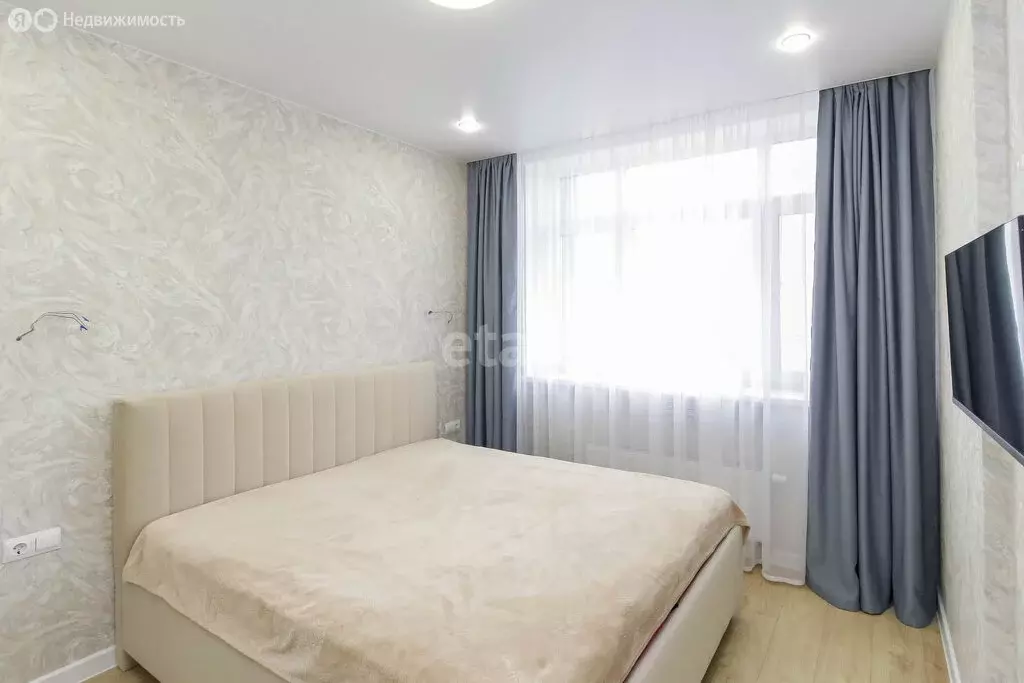 2-комнатная квартира: Тюмень, улица Тимофея Чаркова, 83 (56.7 м) - Фото 2