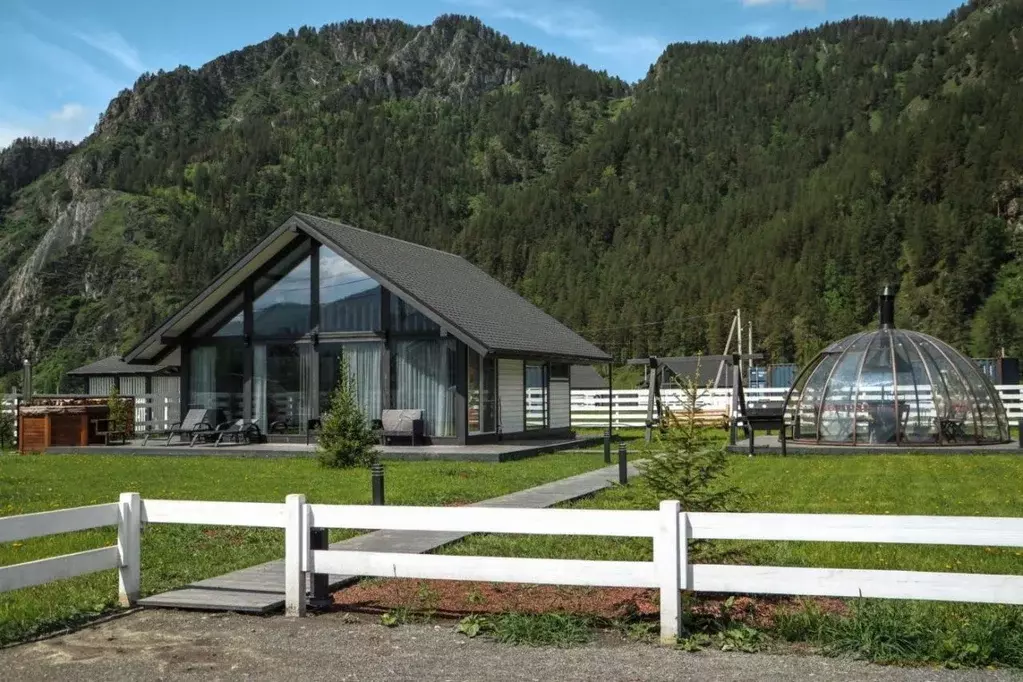 Дом в Алтай, Чемальский район, с. Чепош Чемальский тракт, 15-й км, ... - Фото 1