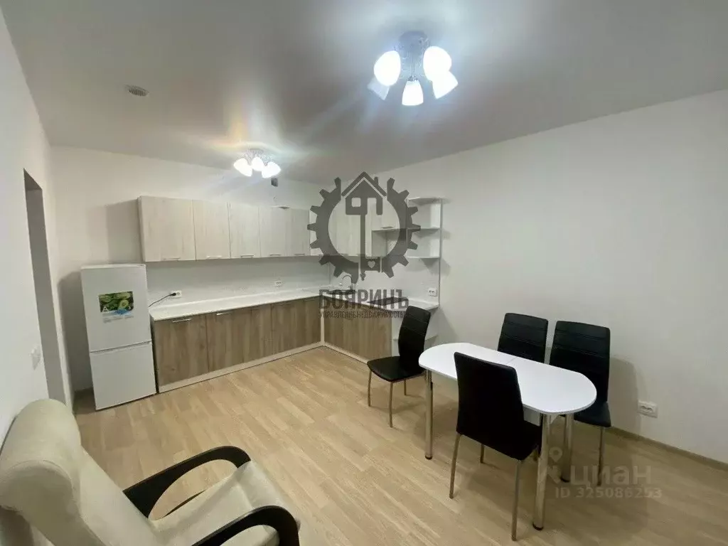 2-к кв. Свердловская область, Екатеринбург ул. Азина, 25 (62.0 м) - Фото 1