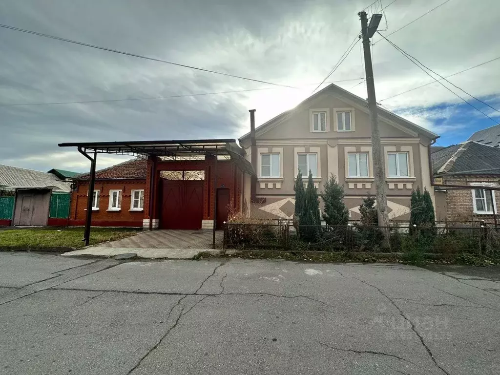 Дом в Северная Осетия, Владикавказ ул. Ушинского, 47 (150 м) - Фото 0