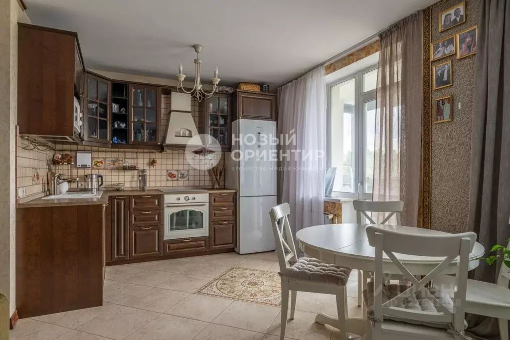 3-к кв. Свердловская область, Екатеринбург ул. Алтайская, 62 (72.0 м) - Фото 1