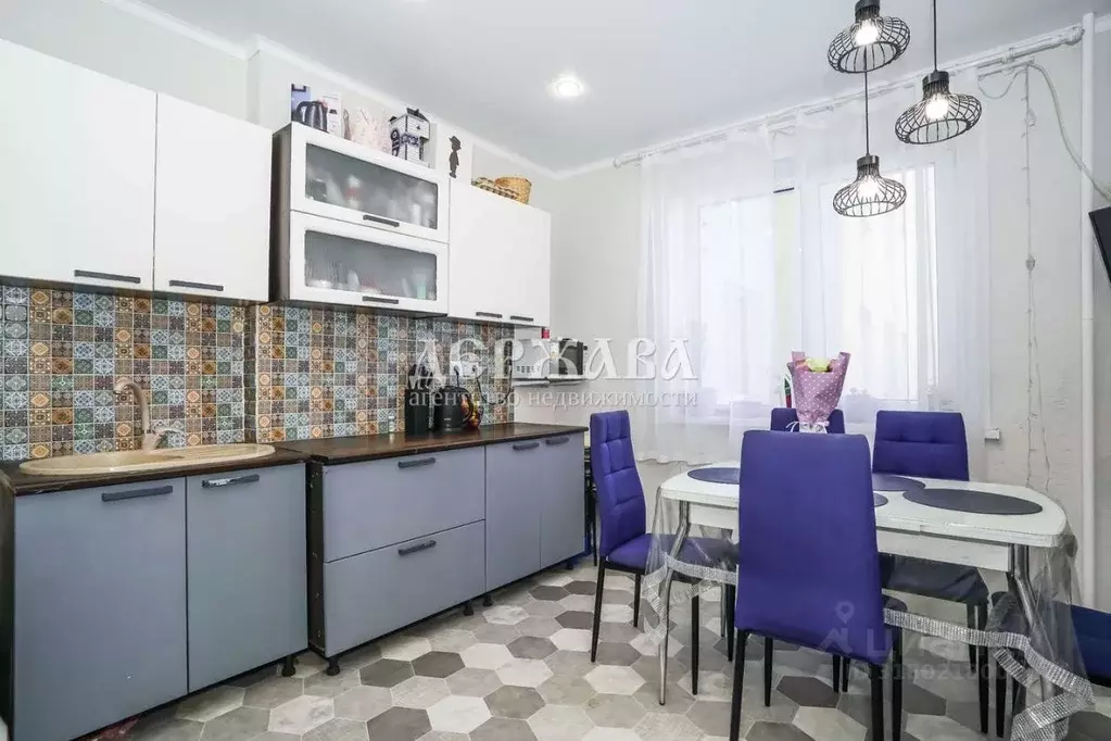 3-к кв. Белгородская область, Старый Оскол Жукова мкр, 26 (65.4 м) - Фото 0