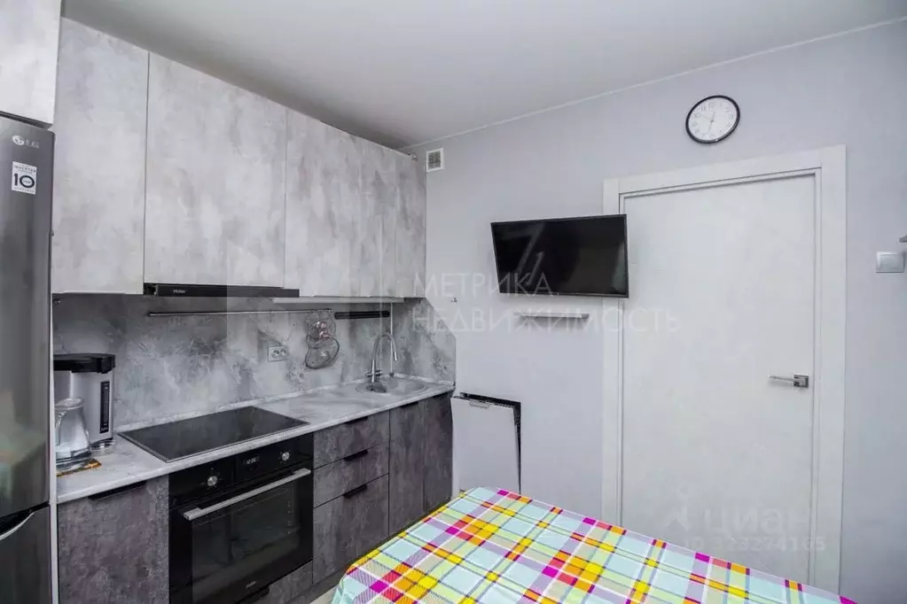 3-к кв. Тюменская область, Тюмень ул. Федюнинского, 7 (61.0 м) - Фото 1