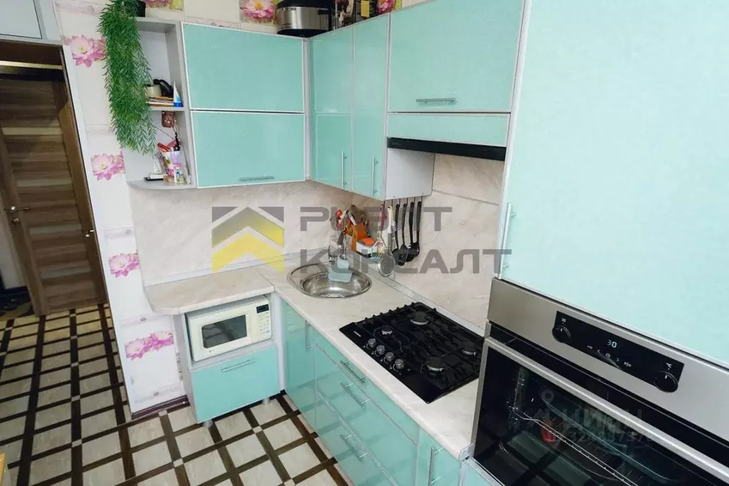 3-к кв. Омская область, Омск Солнечный мкр, ул. Комкова, 6 (58.8 м) - Фото 2