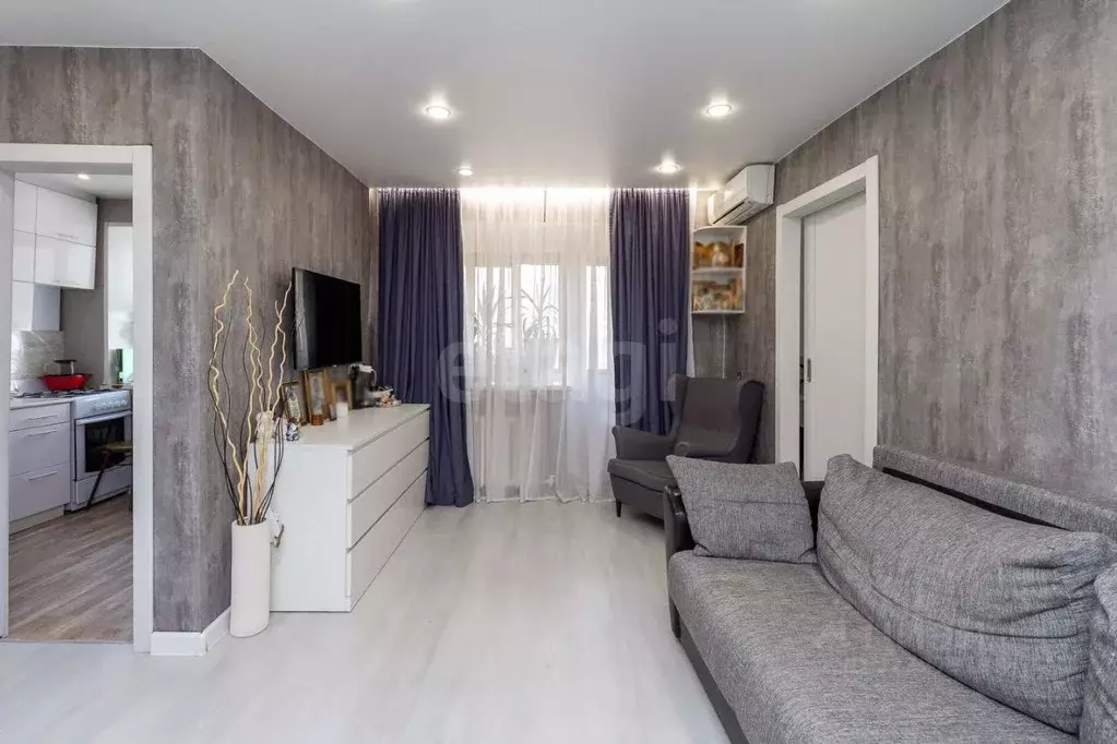 2-к кв. Тюменская область, Тюмень ул. Мельникайте, 64 (41.2 м) - Фото 1