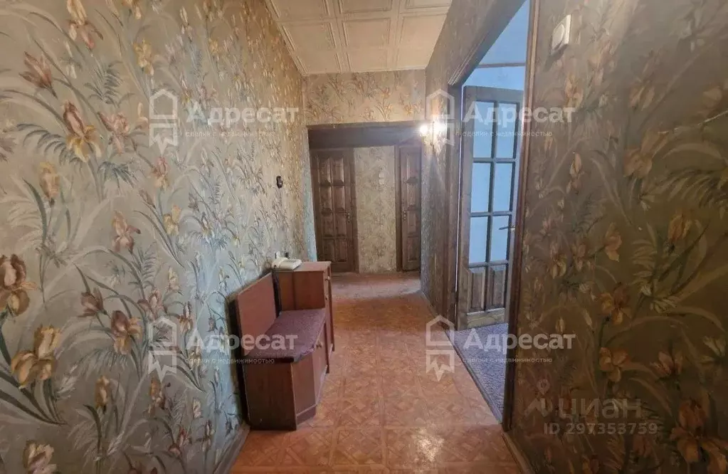 3-к кв. Волгоградская область, Волгоград ул. Маршала Еременко, 66 ... - Фото 0
