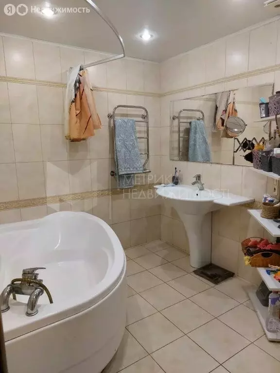 3-комнатная квартира: Тюмень, Харьковская улица, 65 (120.8 м) - Фото 0