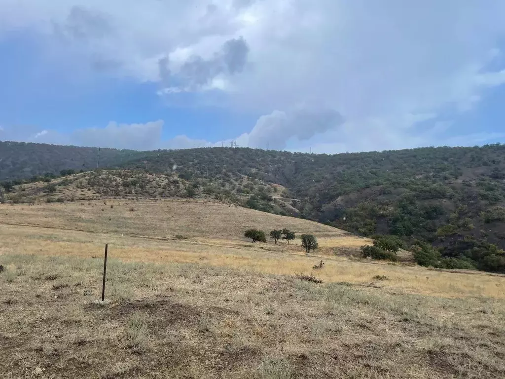 Участок в Крым, Алушта муниципальный округ, с. Малореченское ул. ... - Фото 1