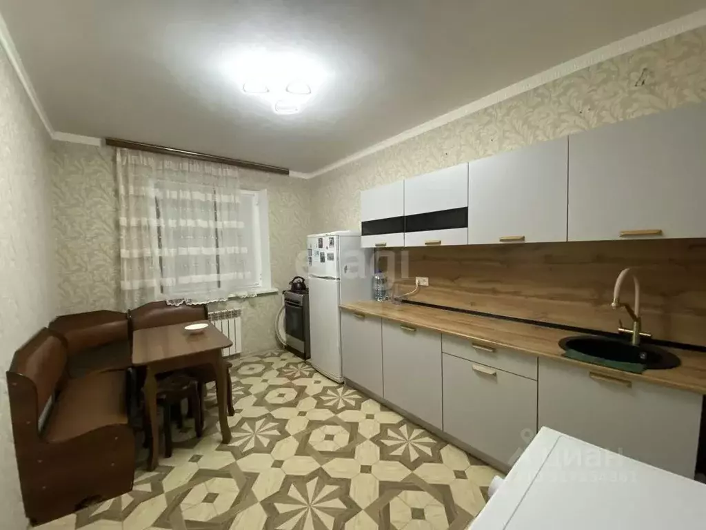 2-к кв. Дагестан, Каспийск ул. Ленина, 78А (68.0 м) - Фото 0