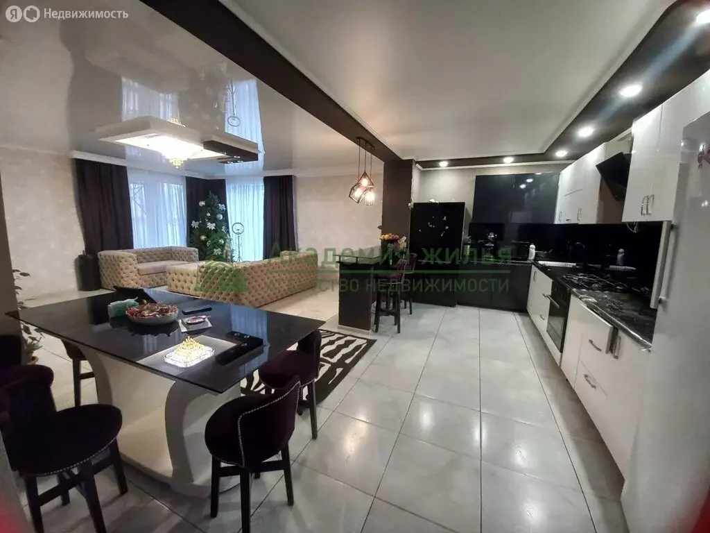 Дом в Энгельс, Интернациональная улица (232.9 м) - Фото 2