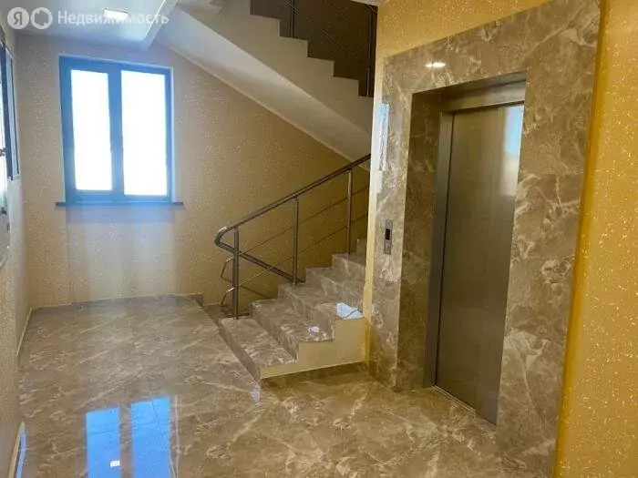 1-комнатная квартира: Симферополь, улица Мокроусова, 1 (64.6 м) - Фото 0