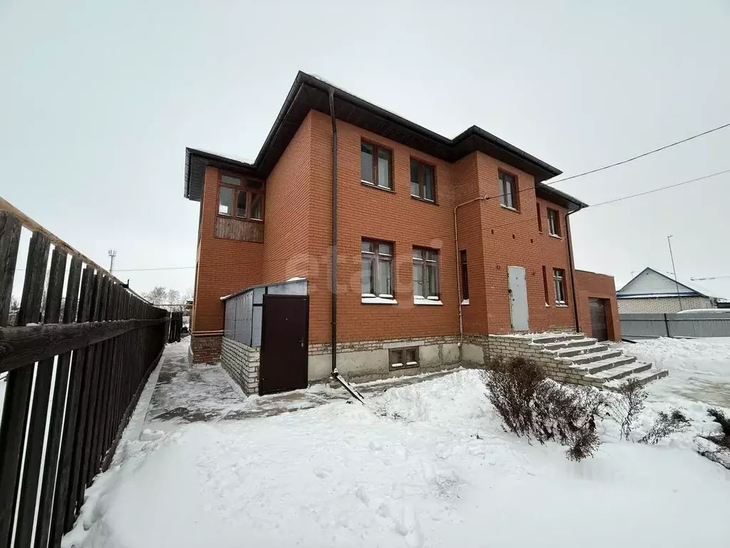 Дом в Самарская область, Безенчук пгт ул. Мичурина, 53 (415 м) - Фото 1