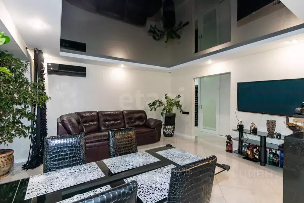 2-к кв. Тюменская область, Тюмень Кремлевская ул., 102 (74.0 м) - Фото 1