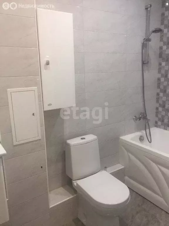 2-комнатная квартира: Белгород, улица Николая Чумичова, 70 (70 м) - Фото 2