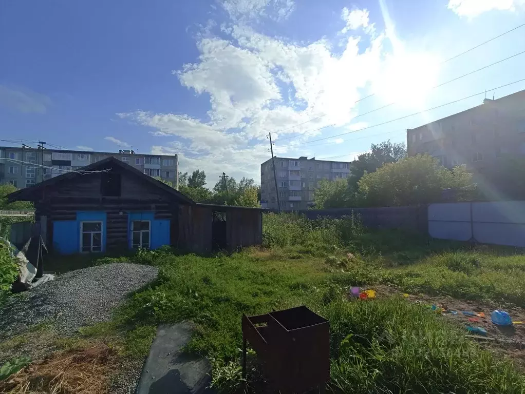 Дом в Красноярский край, Ачинск ул. Суркова, 37 (22 м) - Фото 1