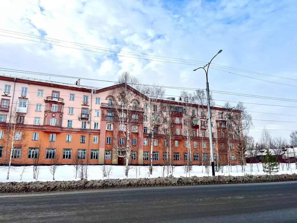 3-комнатная квартира: Прокопьевск, проспект Шахтёров, 51 (87 м) - Фото 2