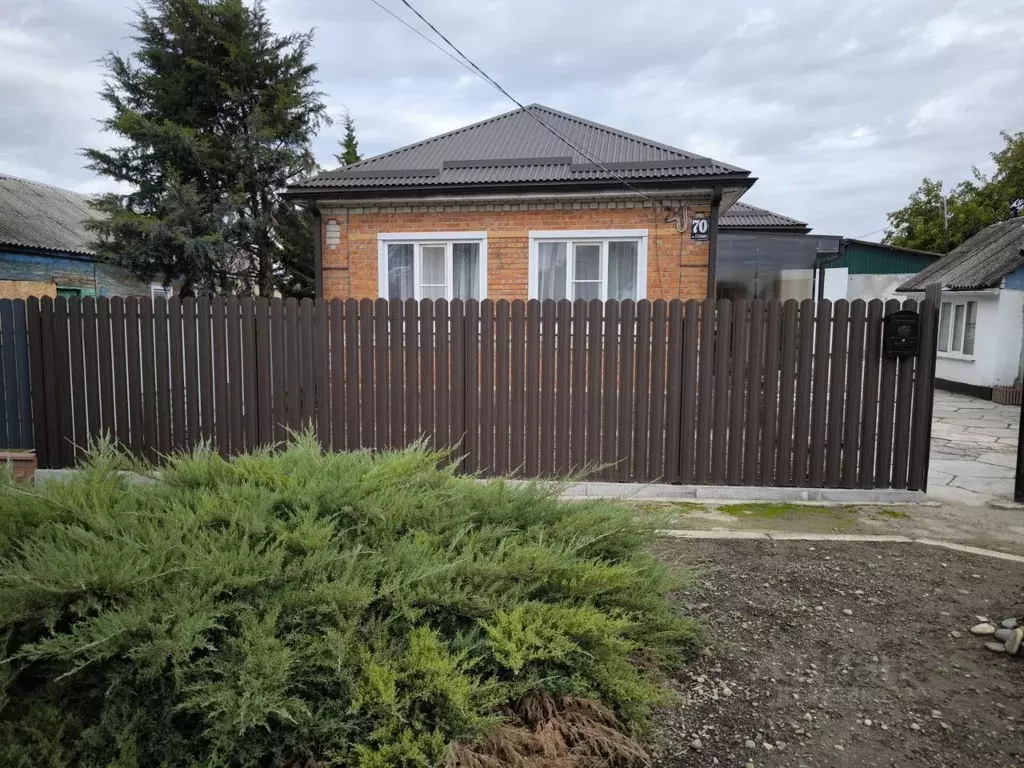 Дом в Краснодарский край, Павловская ст-ца ул. Степная (71 м) - Фото 1