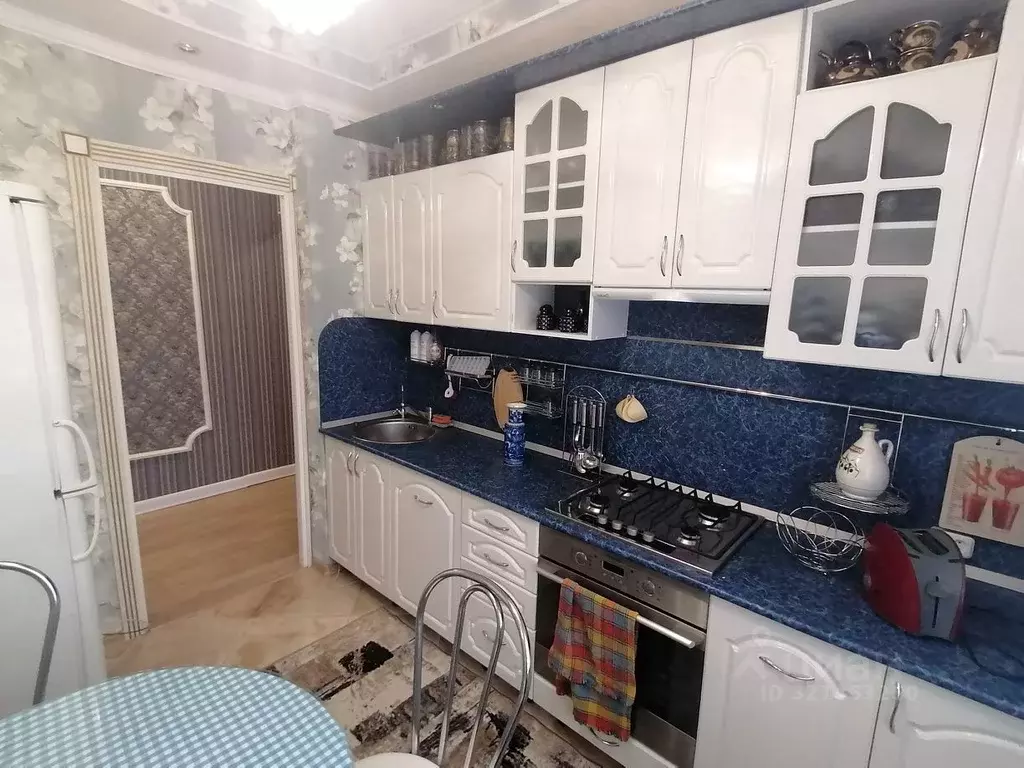 3-к кв. Ленинградская область, Тихвин 1А мкр, 18 (66.3 м) - Фото 0