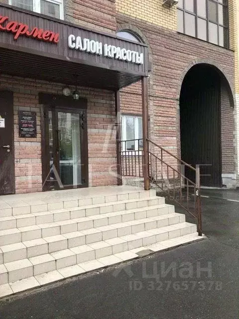 Торговая площадь в Татарстан, Казань ул. Баки Урманче, 5 (94 м) - Фото 1