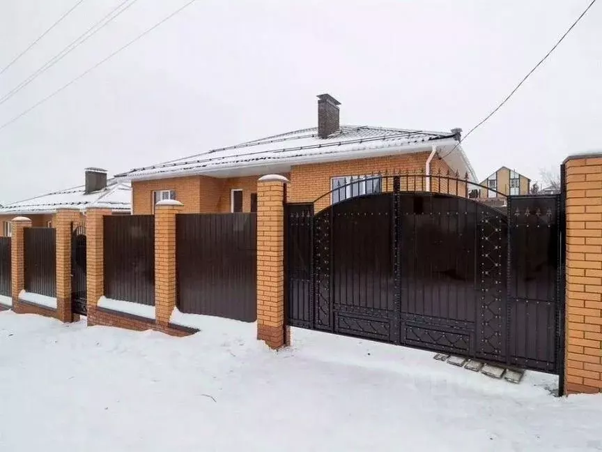 Дом в Саратовская область, Энгельсский район, Новопушкинское ... - Фото 0