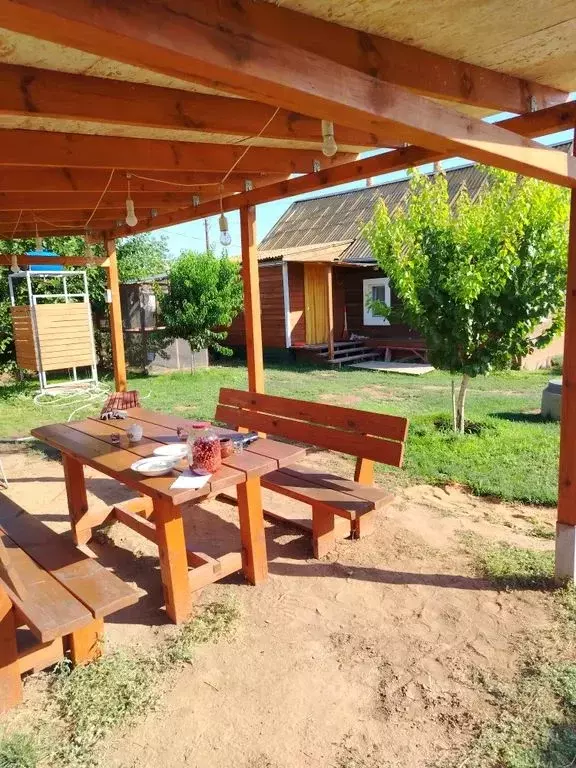 Дом в Астраханская область, Харабалинский район, с. Селитренное ул. ... - Фото 0