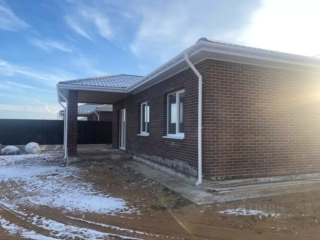 Дом в Астраханская область, Наримановский район, пос. Тинаки 2-е  (136 ... - Фото 1