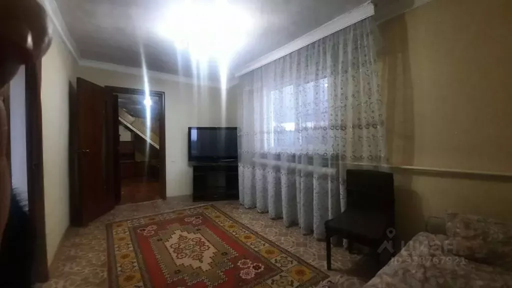 Дом в Кабардино-Балкария, Нальчик ул. А.А. Кадырова, 64 (100 м) - Фото 1