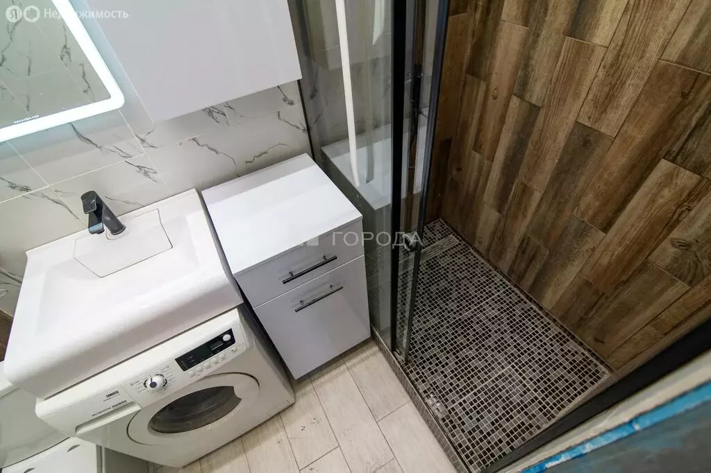 3-комнатная квартира: Барнаул, улица Матросова, 11 (65.9 м) - Фото 1