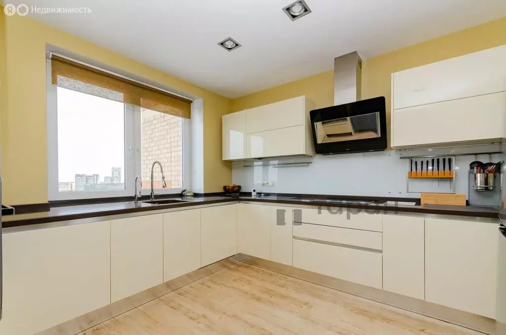 3-комнатная квартира: Челябинск, улица 40-летия Победы, 9А (82.1 м) - Фото 1