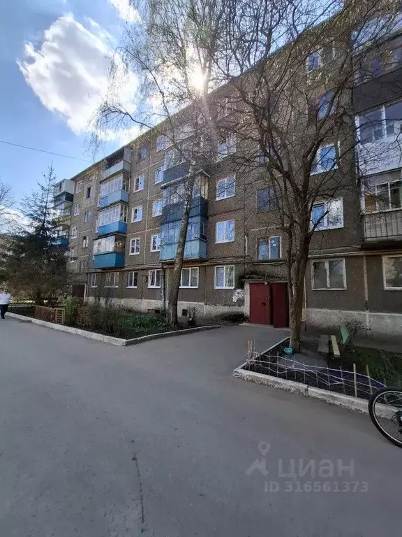 3-к кв. Орловская область, Мценск 1-й мкр, 14 (57.1 м) - Фото 0
