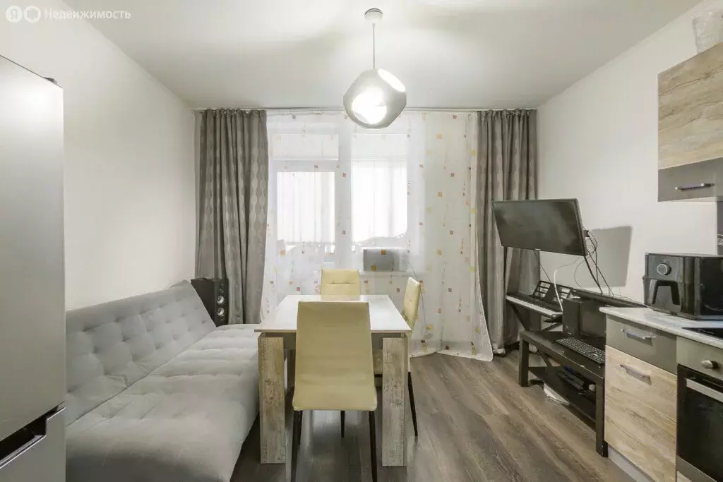 1-комнатная квартира: Екатеринбург, улица Евгения Савкова, 3 (53.9 м) - Фото 1