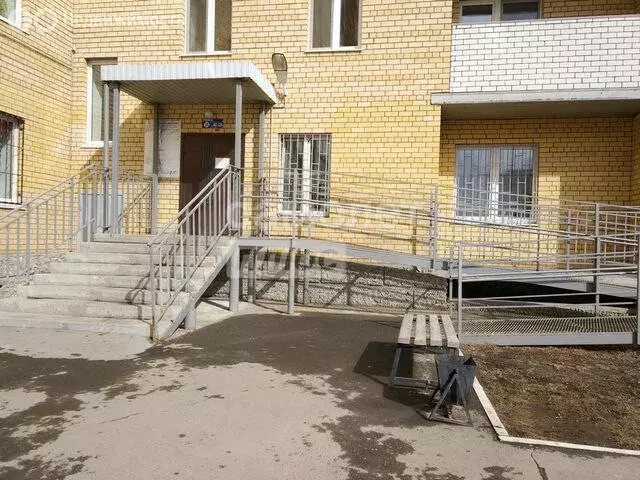 1-комнатная квартира: Тюмень, улица Избышева, 8 (36 м) - Фото 0